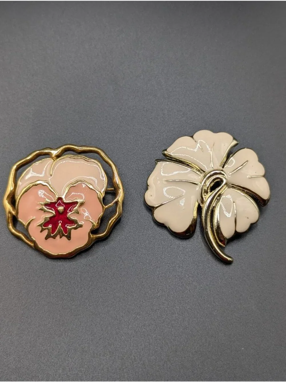 Set of 2 Flower Enamel Pins/Brooches Pink White Gold-tone Feminine Spring Summer